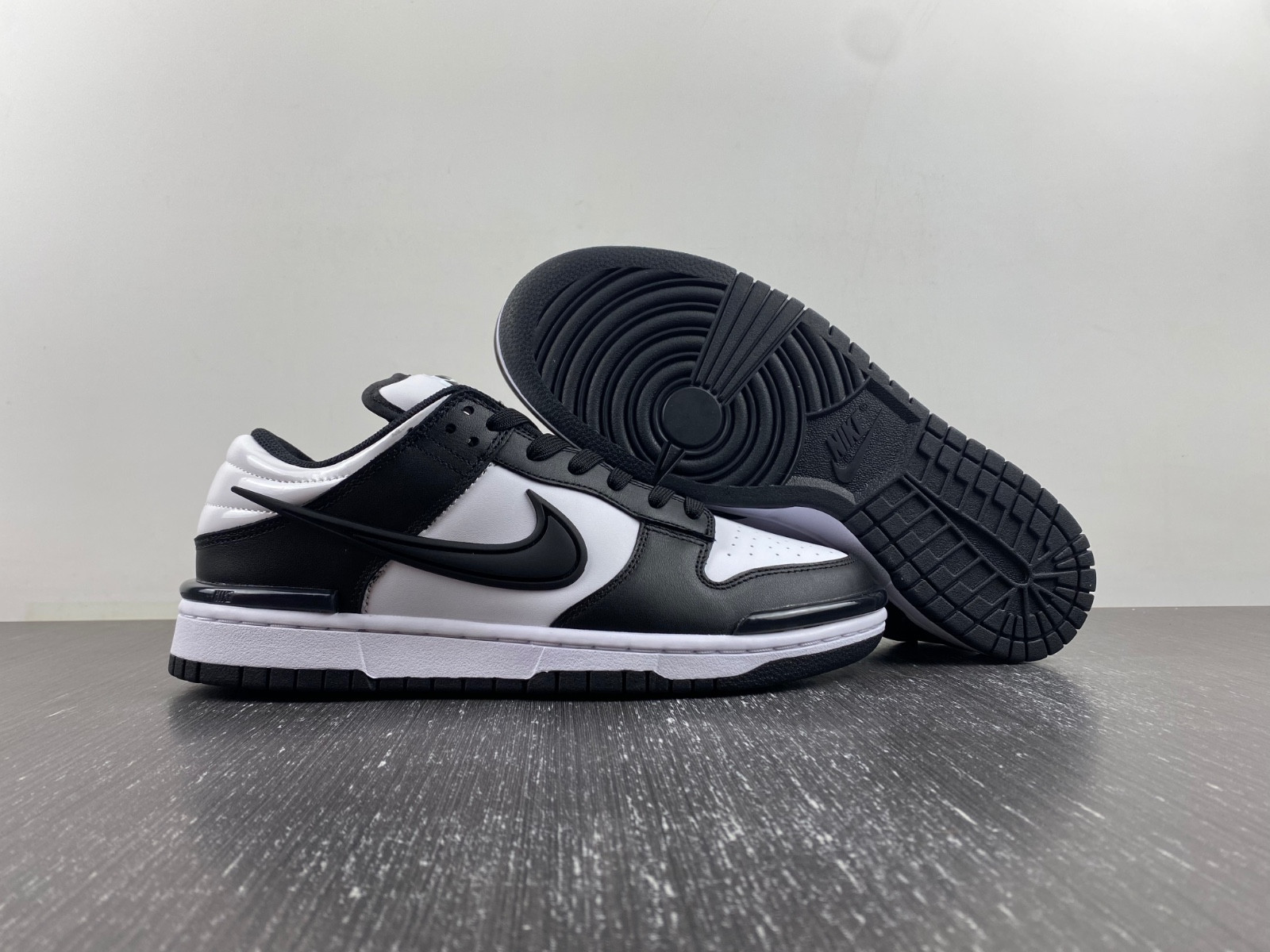 Nike Dunk Low Twist “Panda” DZ2794-001