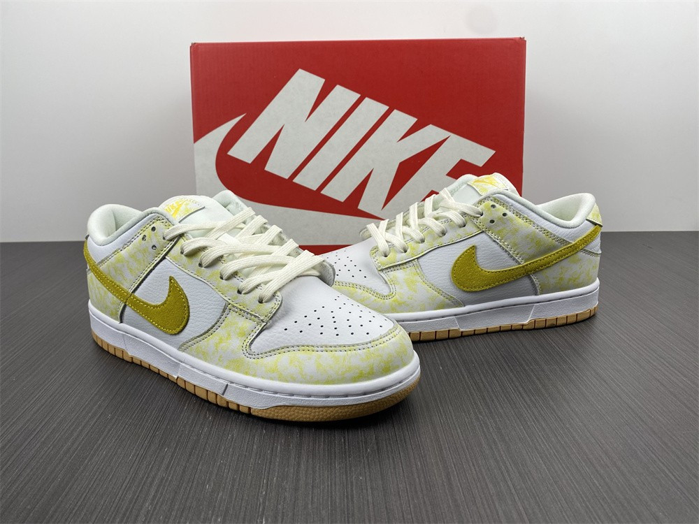 Nike Dunk Low WMNS “Yellow Strike” DM9467-700