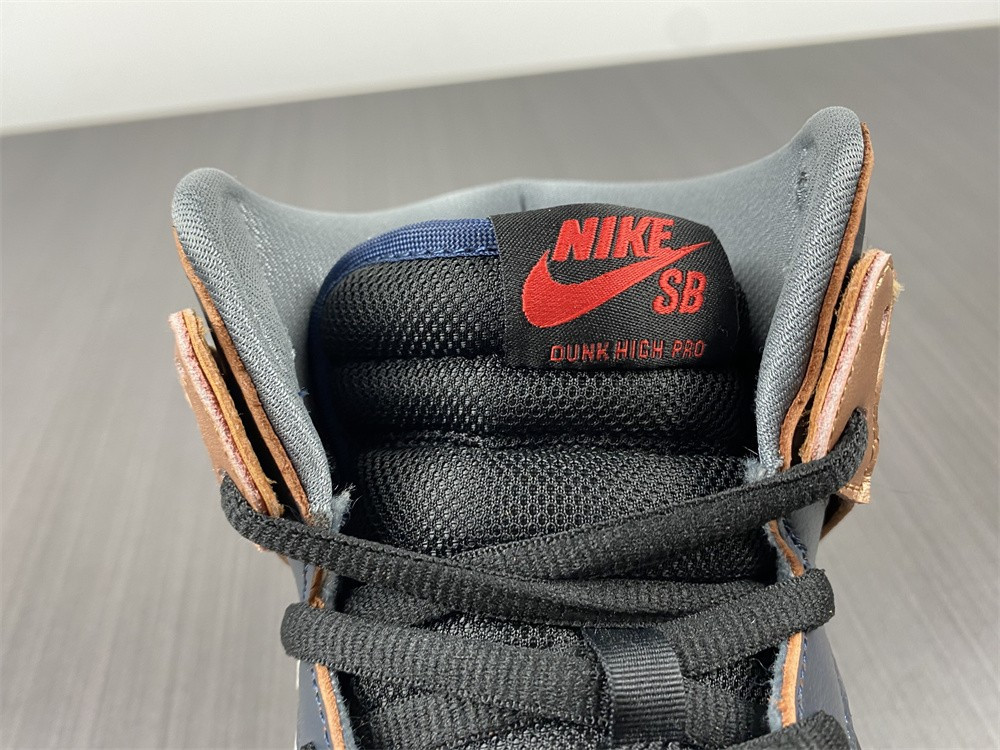 Gundam x Nike SB Dunk High DH7717-400