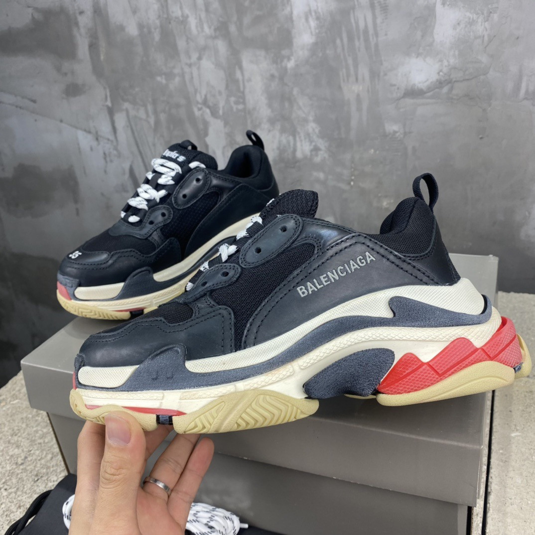 Ba*len*cia*ga triple s