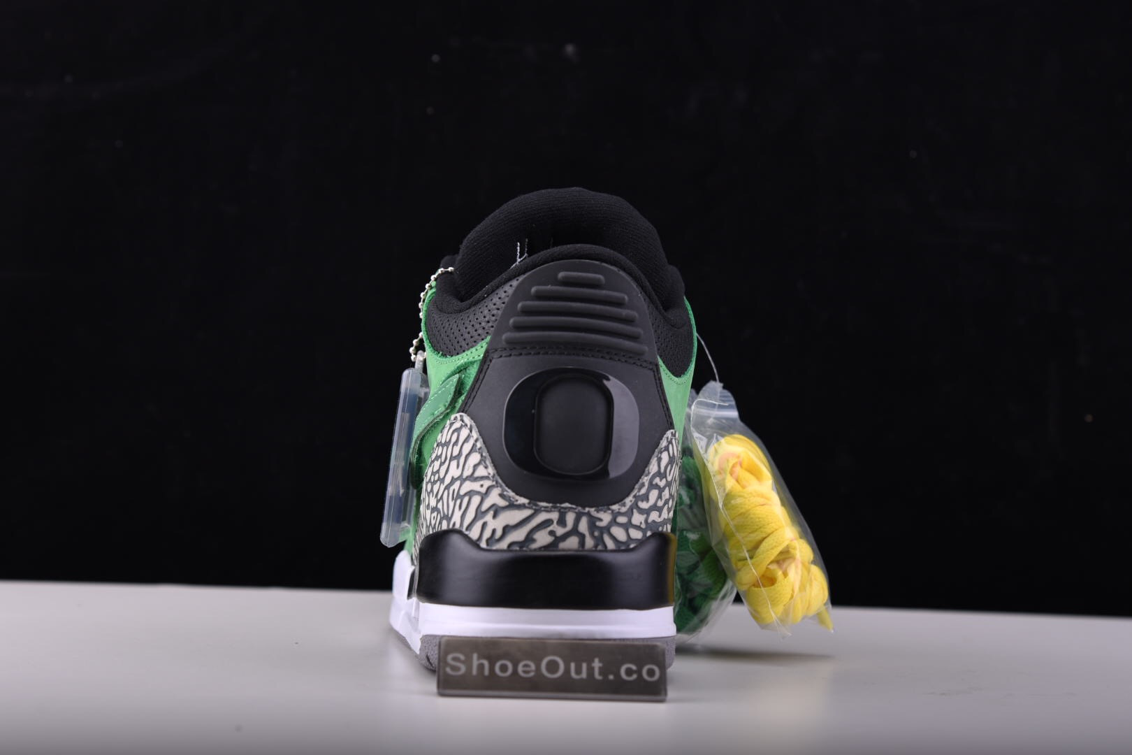 Air Jordan 3 Retro Tinker Oregon Ducks PE shoes