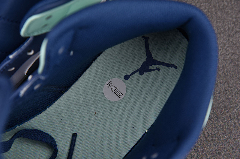 Air Jordan 1 Mid “Blue Mint” 554724-413