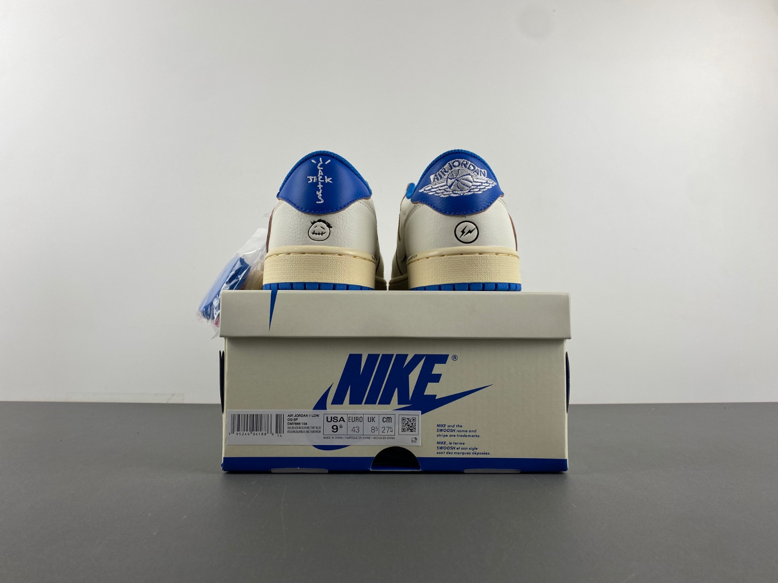 Travis Scott x Fragment x Air Jordan 1 Low OG DM7866-104