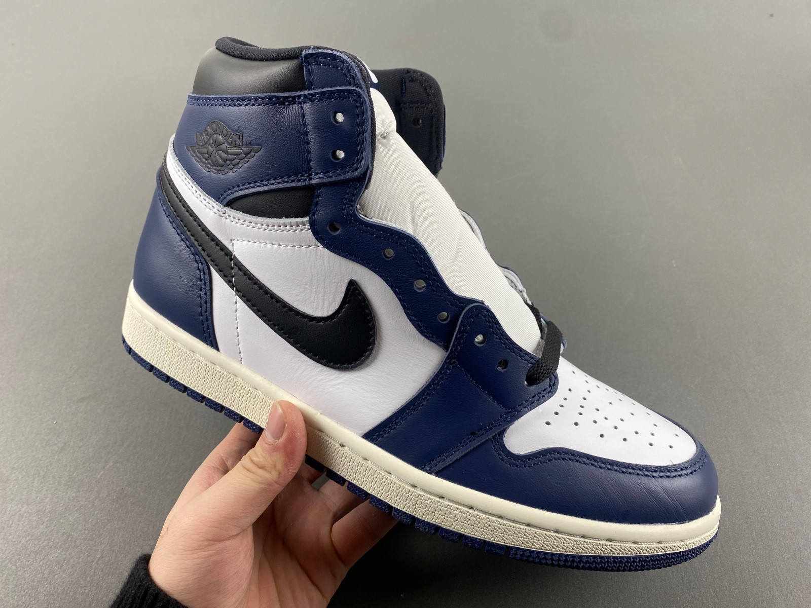 Air Jordan 1 High OG “Midnight Navy” DZ5485-401
