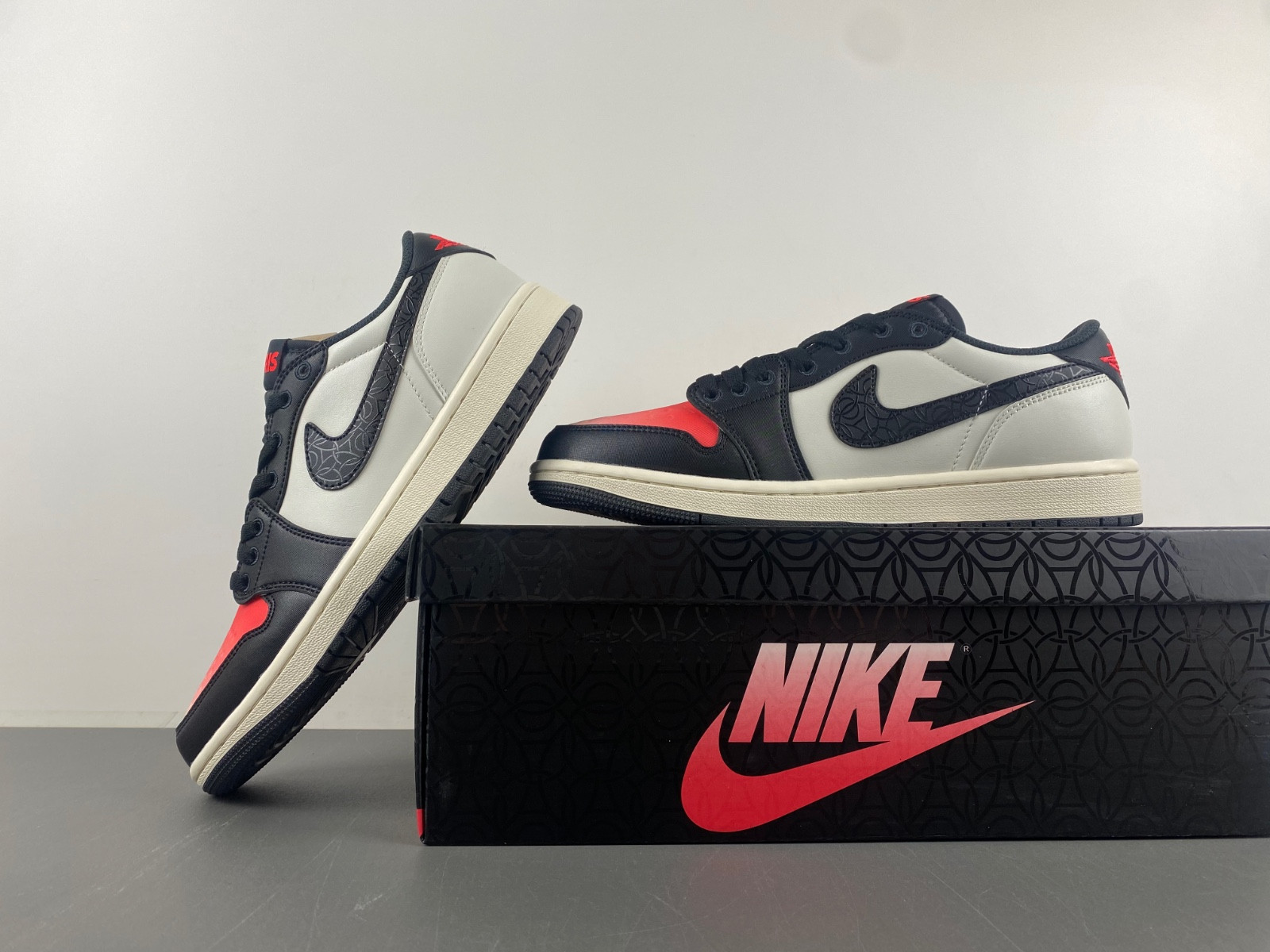 PSG x Air Jordan 1 Low OG HF8828-100