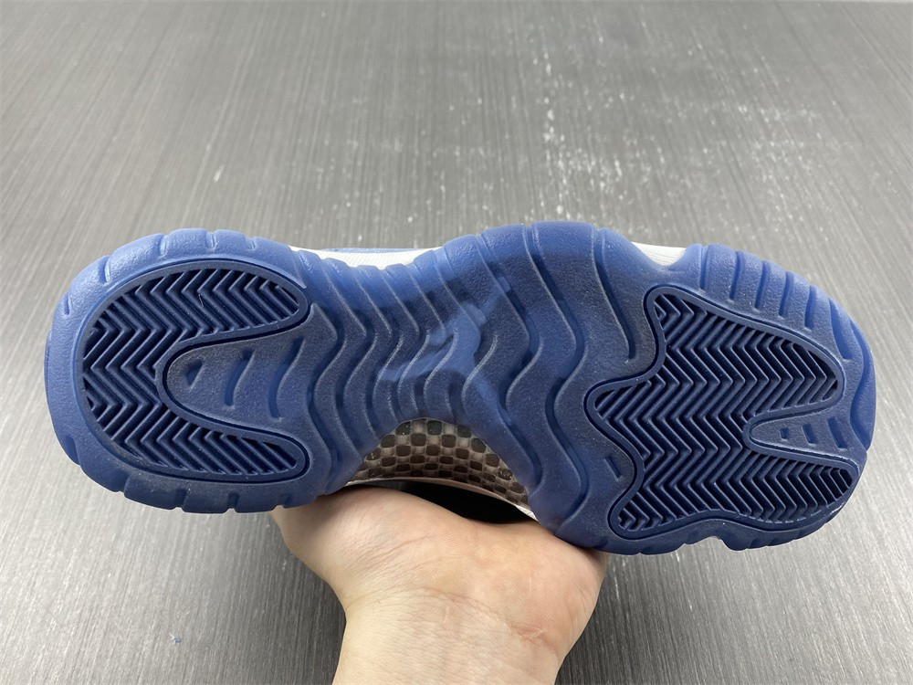 Air Jordan 11 Velvet WMNS “Midnight Navy” AR0715-441