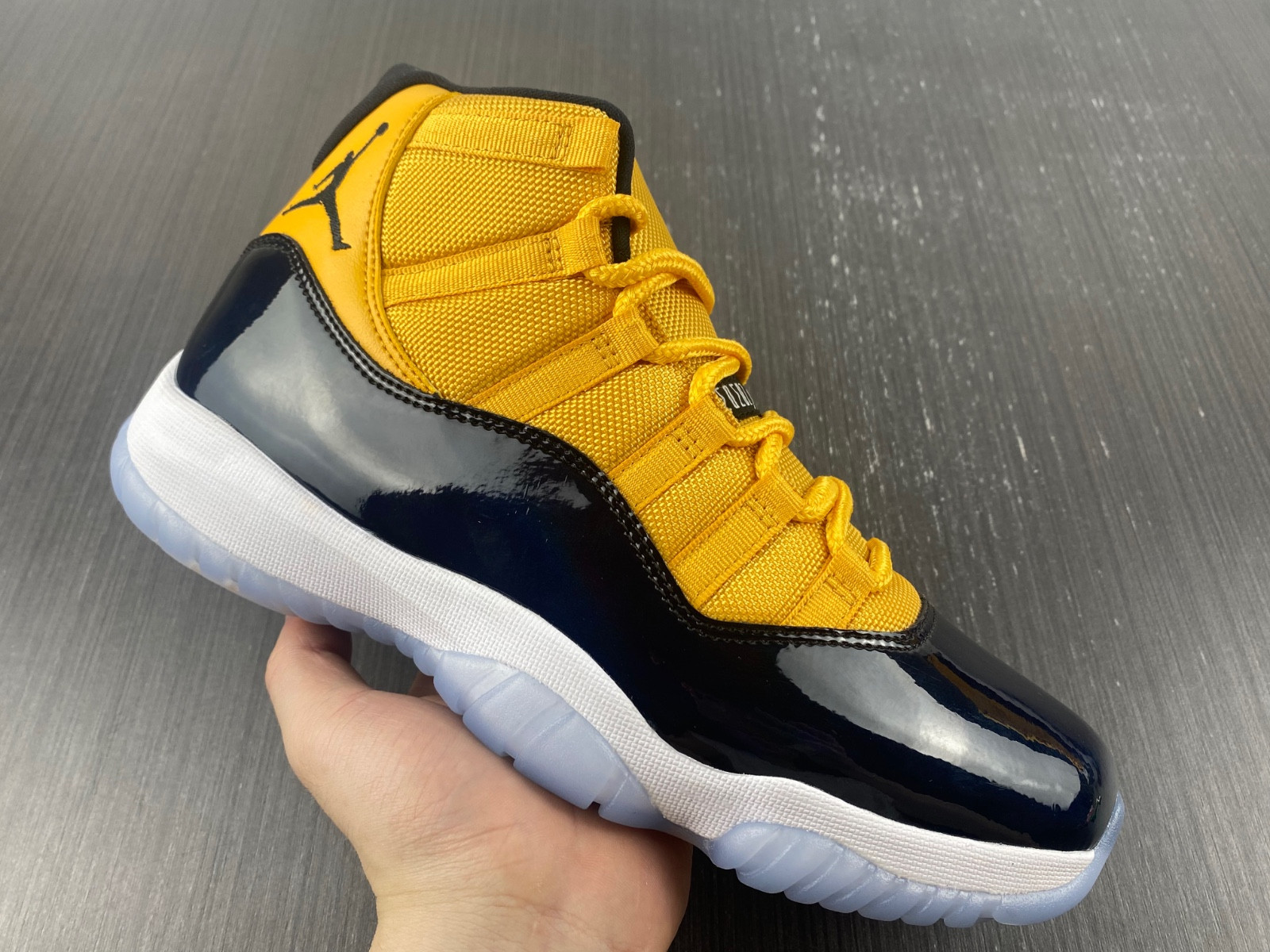 Air Jordan 11 CT8012-118