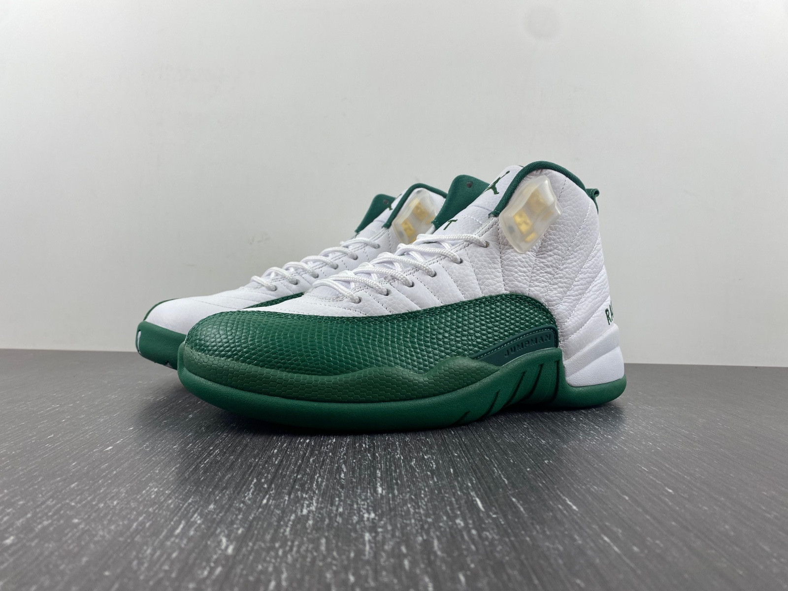 Jordan 12 136001-063