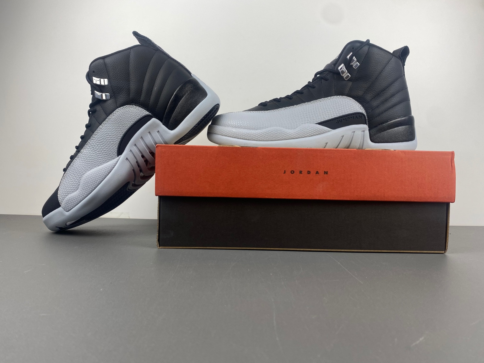 Air Jordan 12 BLACK/WOLF GREY CT8013-010