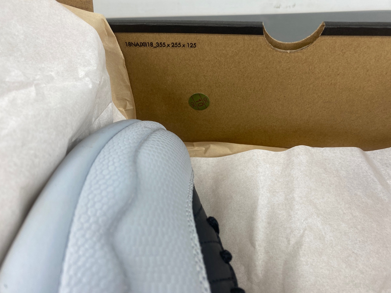 Air Jordan 12 BLACK/WOLF GREY CT8013-010