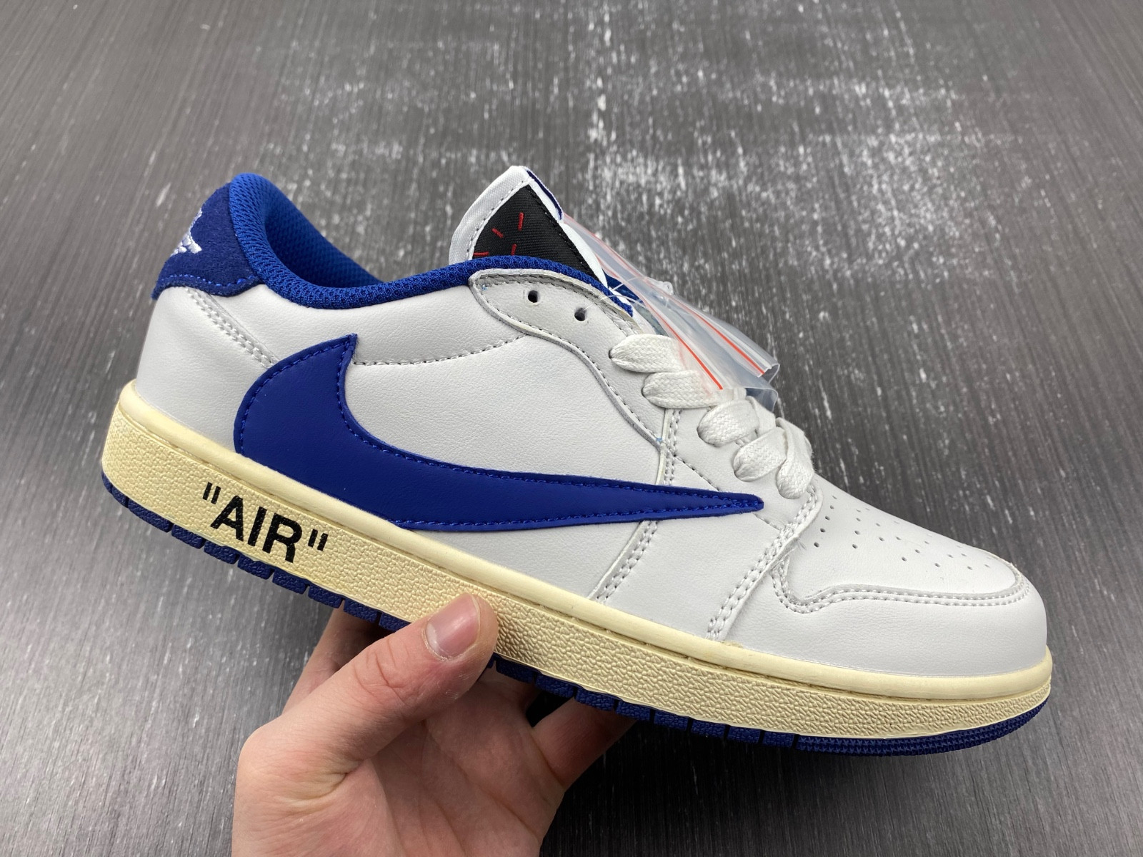 OFF-WHITE x Travis Scott x Air Jordan 1 DM7890-111