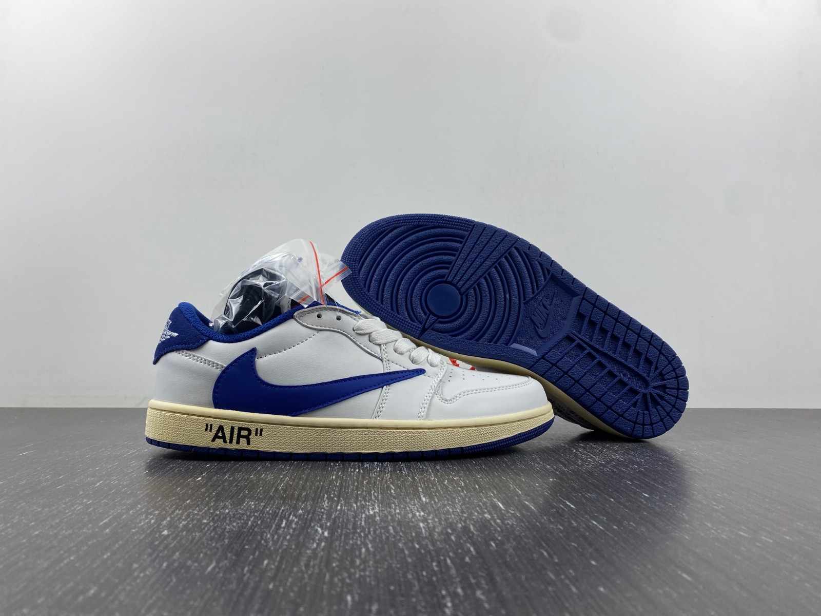 OFF-WHITE x Travis Scott x Air Jordan 1 DM7890-111