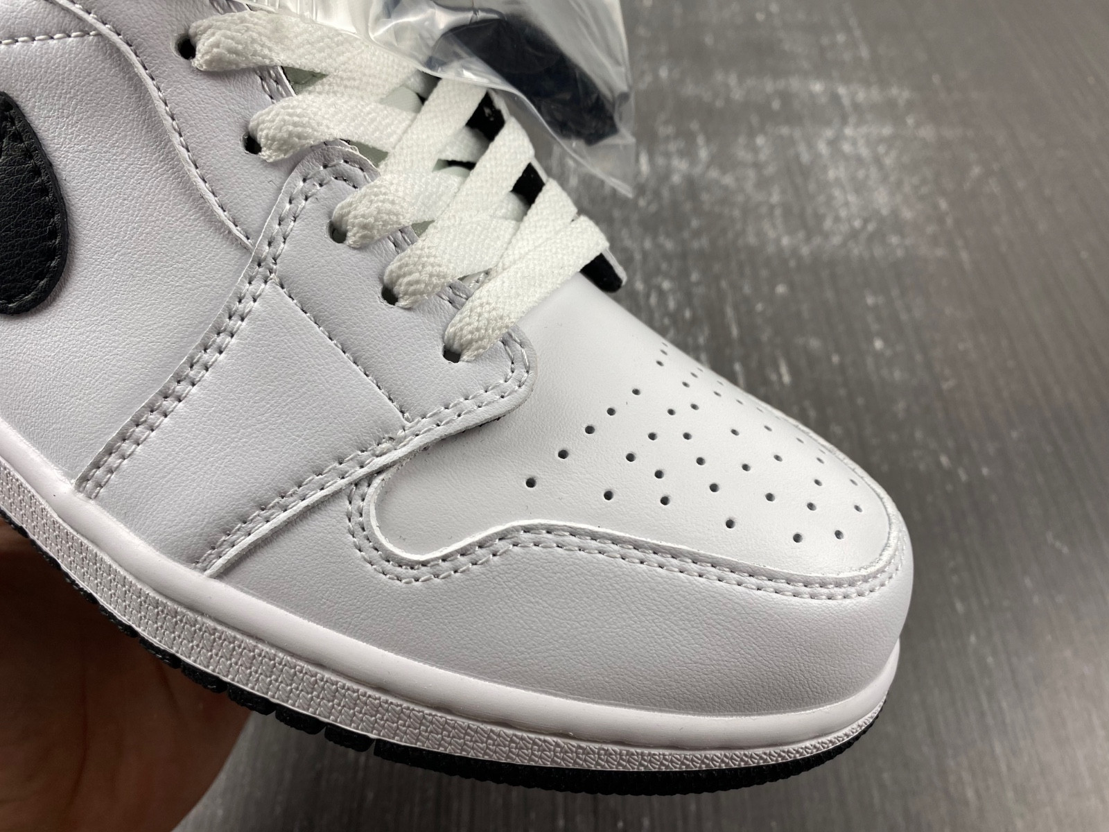 Air Jordan 1 Mid DQ8426-132