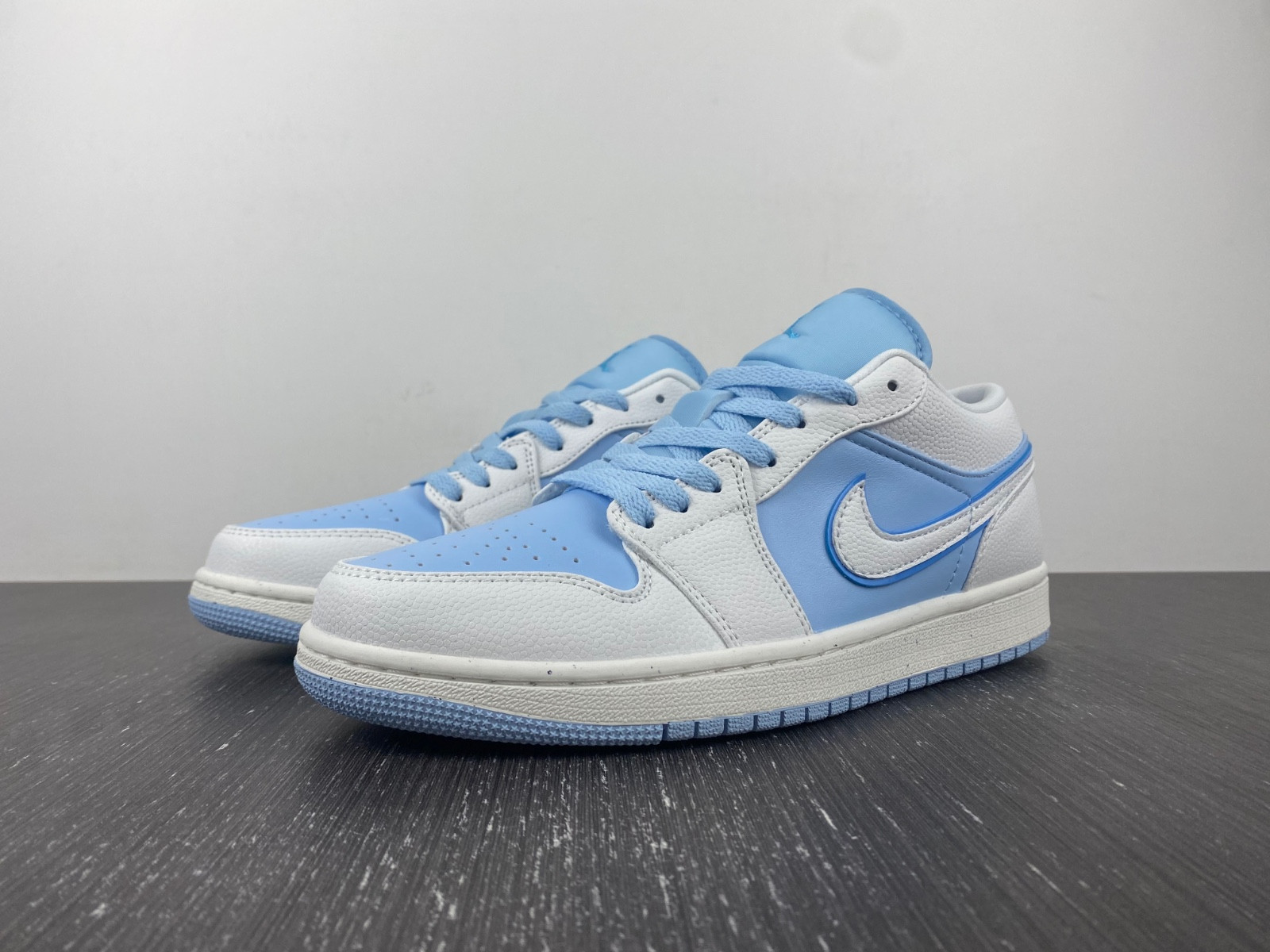 Jordan 1 Low SE Reverse Ice Blue (W) DV1299-104