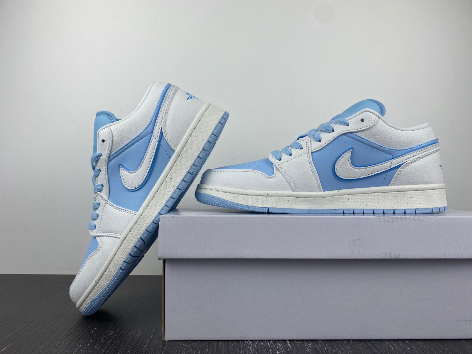 Jordan 1 Low SE Reverse Ice Blue (W) DV1299-104