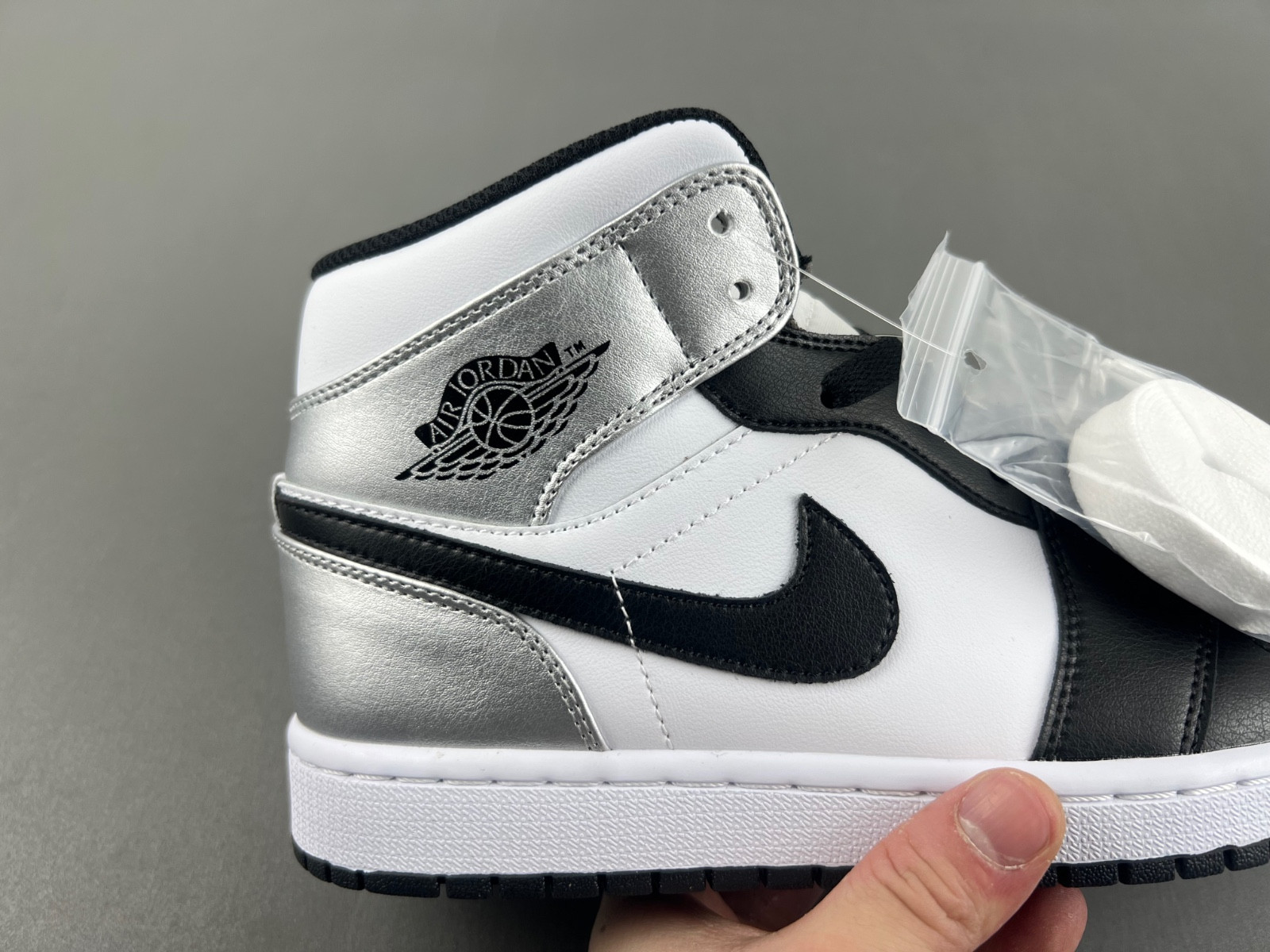 Air Jordan 1 Mid DQ8423-103