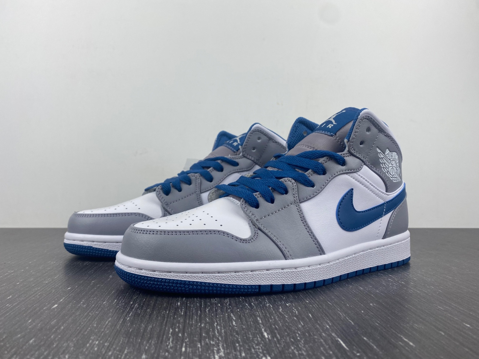 Jordan 1 Mid True Blue  DQ8426-014
