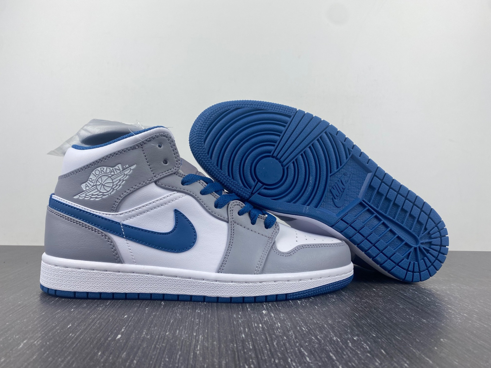 Jordan 1 Mid True Blue  DQ8426-014