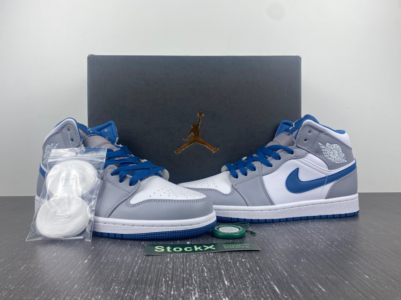 Jordan 1 Mid True Blue  DQ8426-014