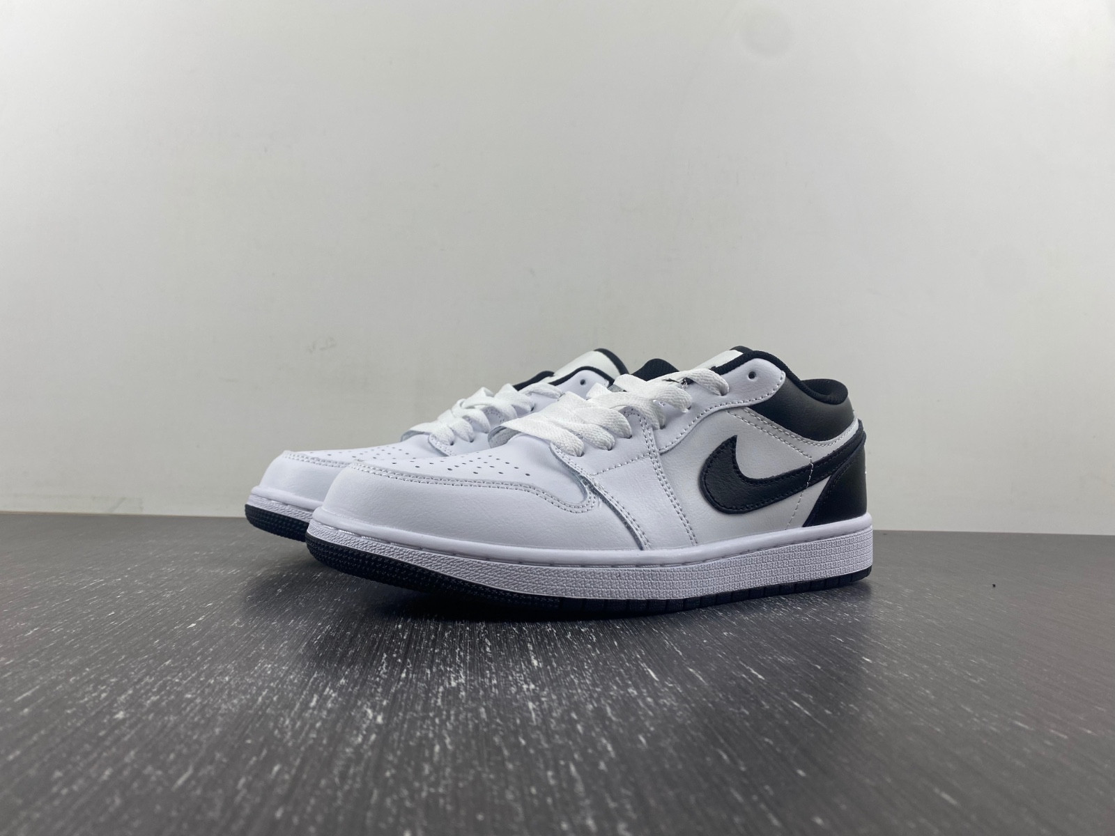 Air Jordan 1 Low 553558-132