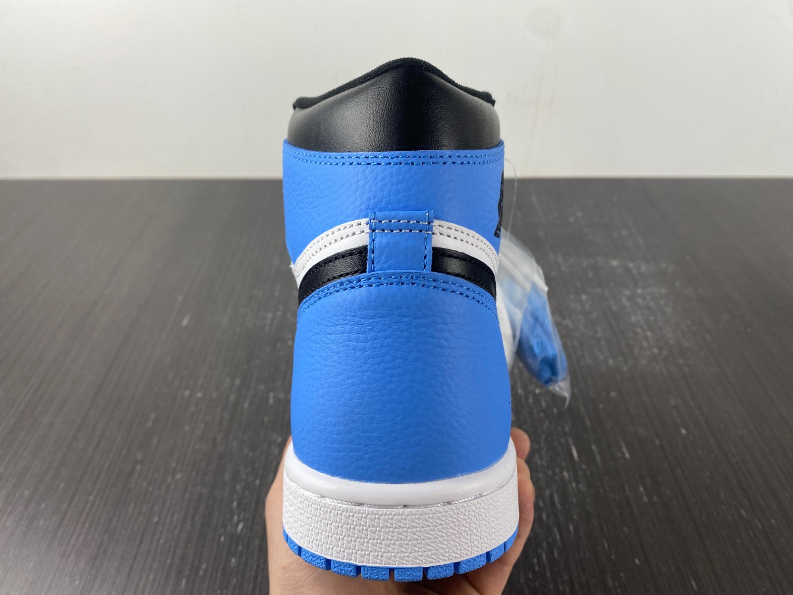 Air Jordan 1 High OG “University Blue” DZ5485-400