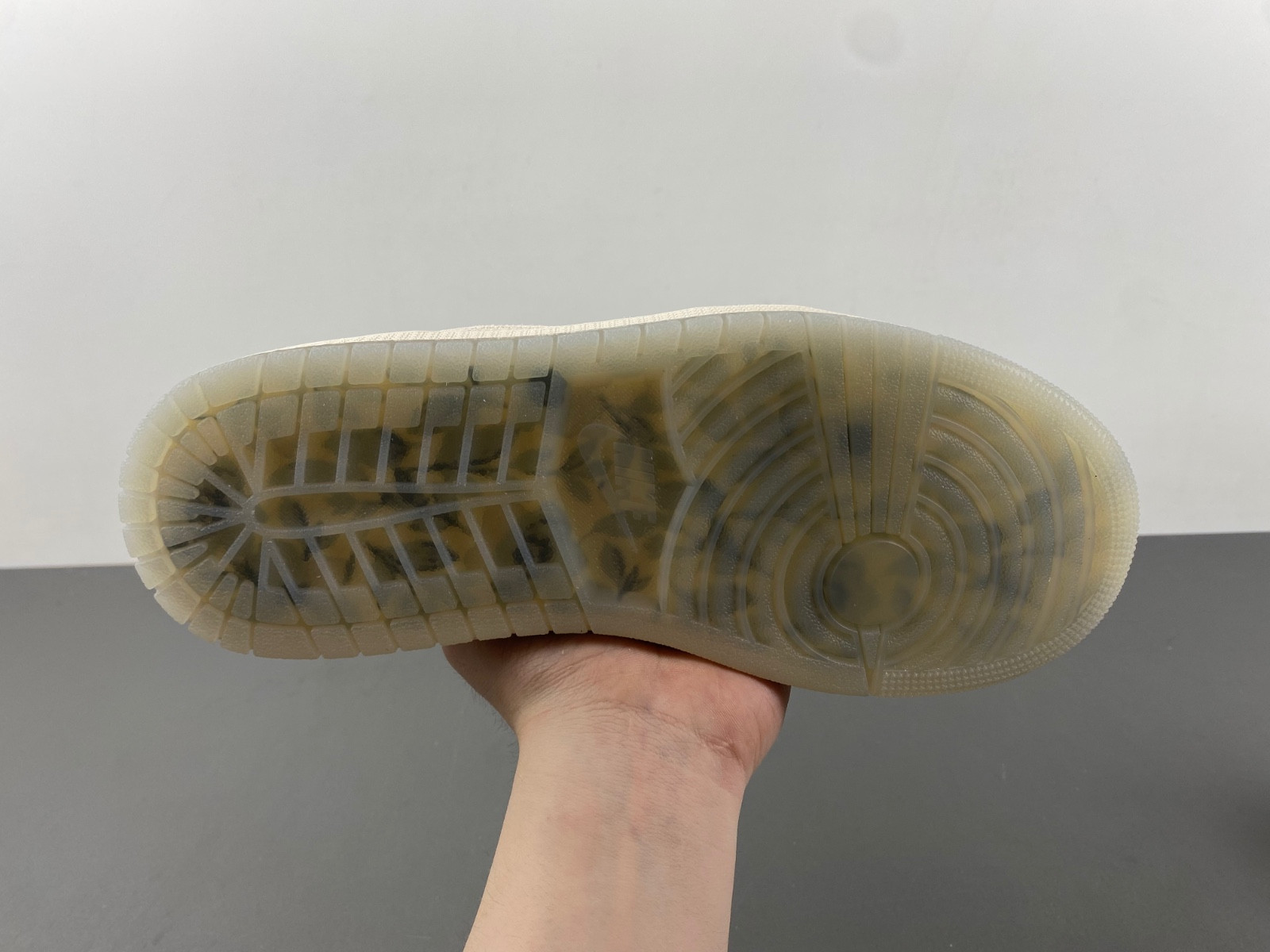 Chris Paul x Air Jordan 1 Low OG “Give Them Flowers” FZ0455-200