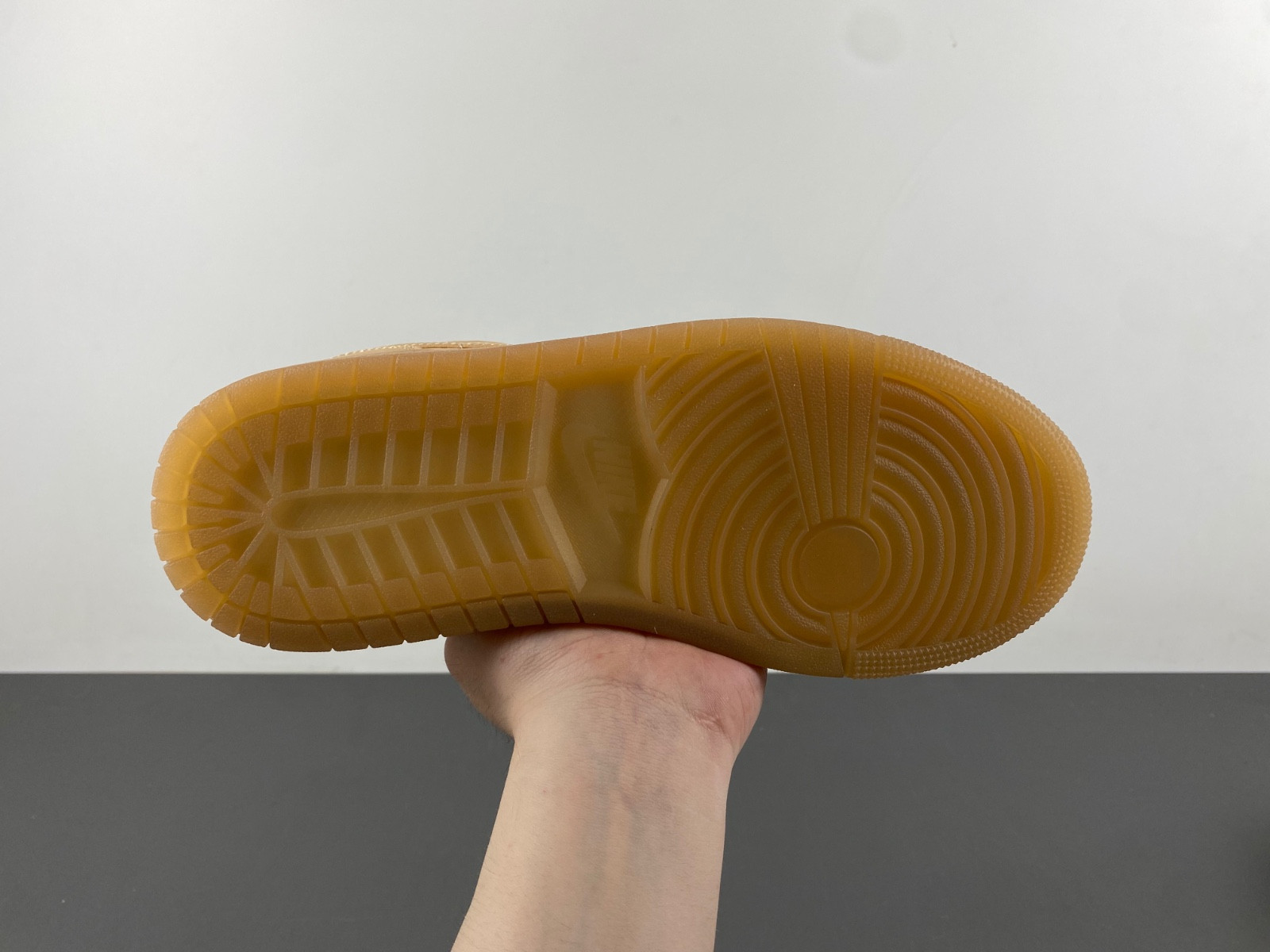 Air Jordan 1 Low WMNS “Pale Vanilla” FZ3972-294