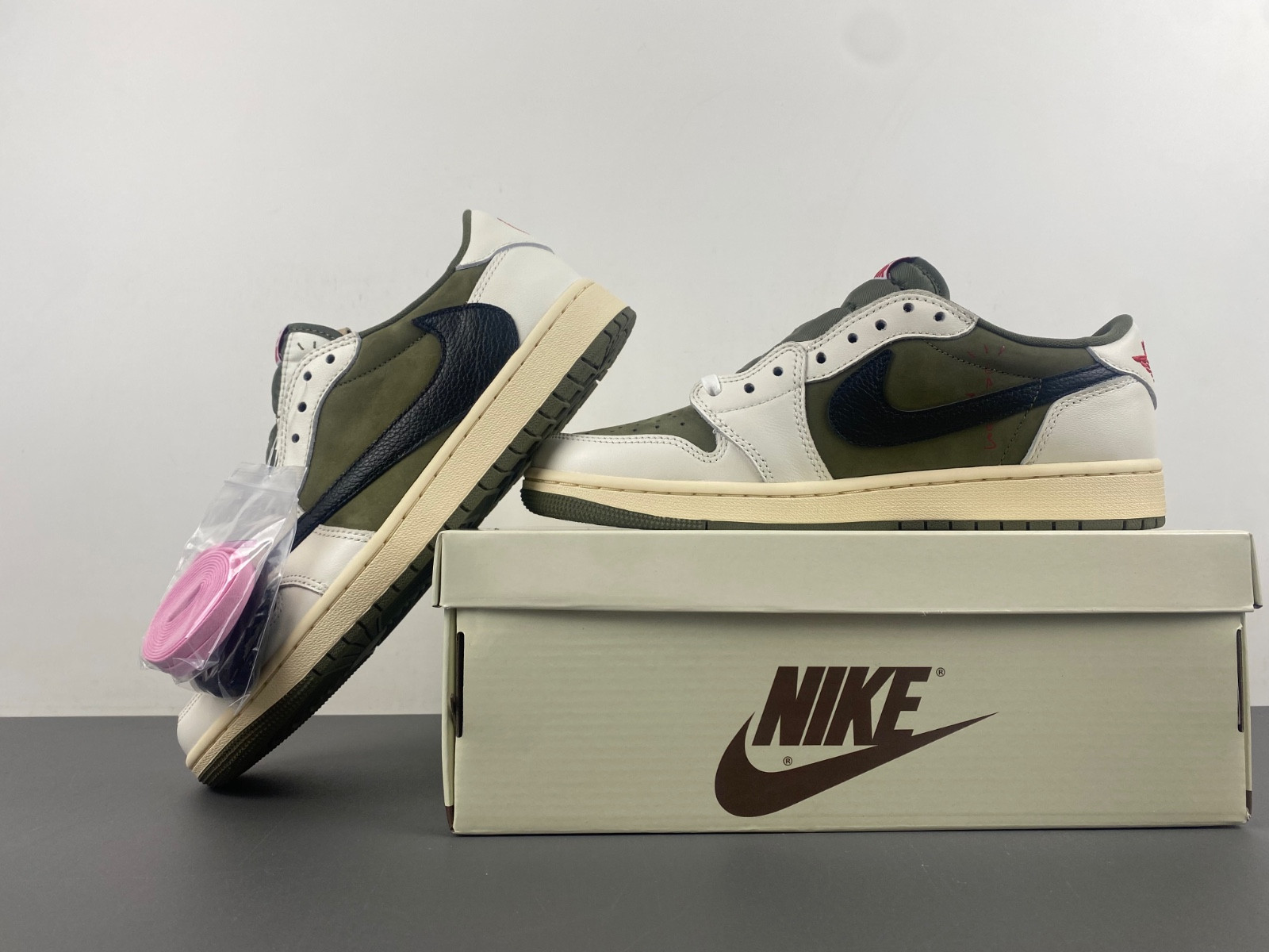 Travis Scott x Air Jordan 1 Low OG DM7866-200