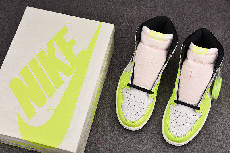 Air Jordan 1 High OG“Volt” 555088-702-01