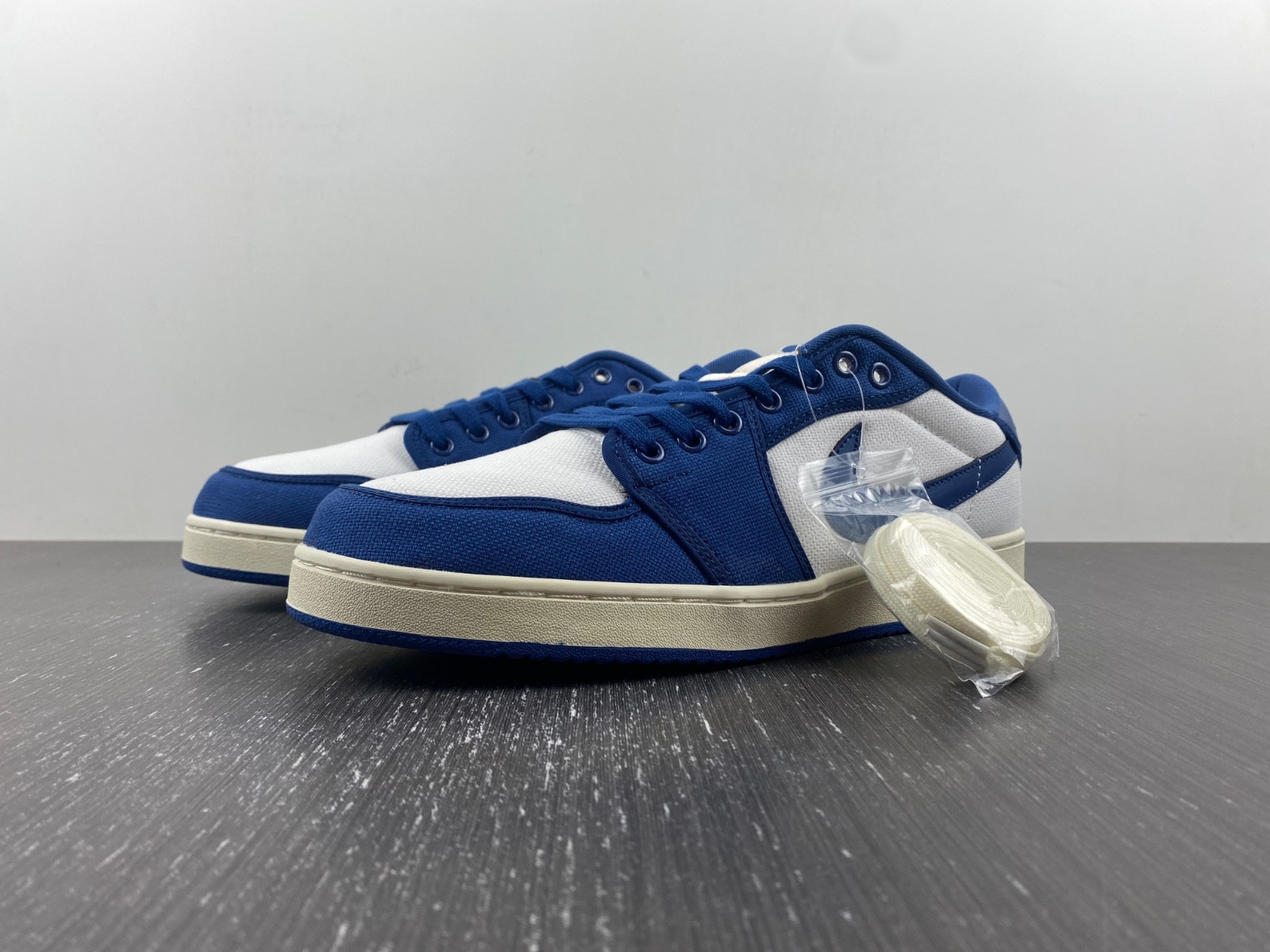Air Jordan 1 KO Low “Dark Royal Blue” DX4981-103
