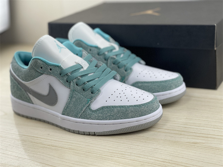 Air Jordan 1 Low “New Emerald” DN3705-301