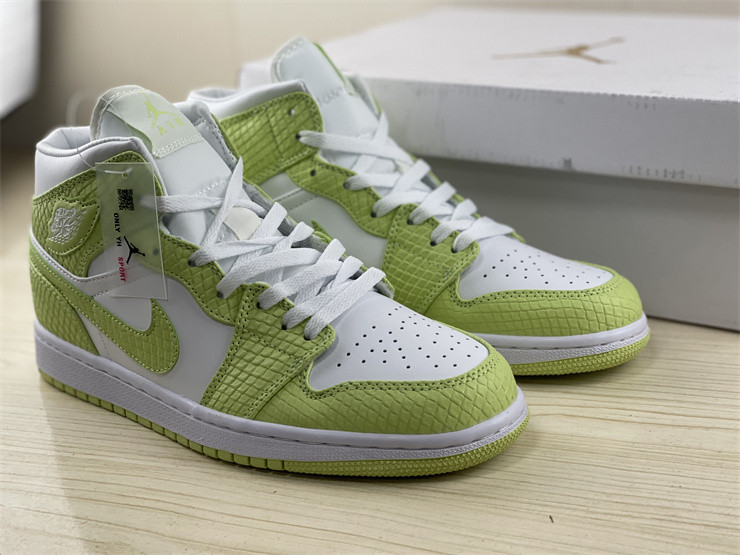 Air Jordan 1 Mid SE “Green Python” DV2959-113