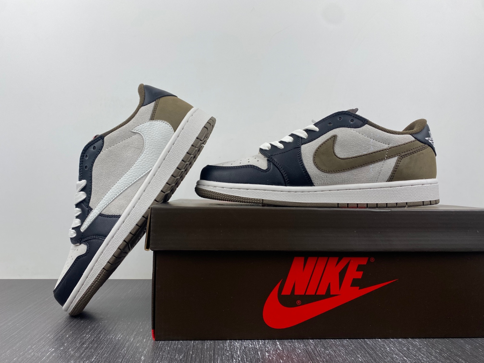 Travis Scott x Air Jordan 1 Low DM7866-902