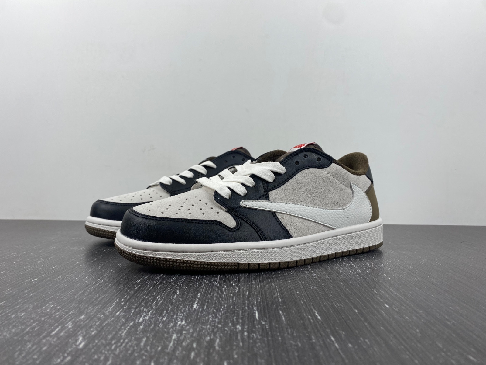 Travis Scott x Air Jordan 1 Low DM7866-902