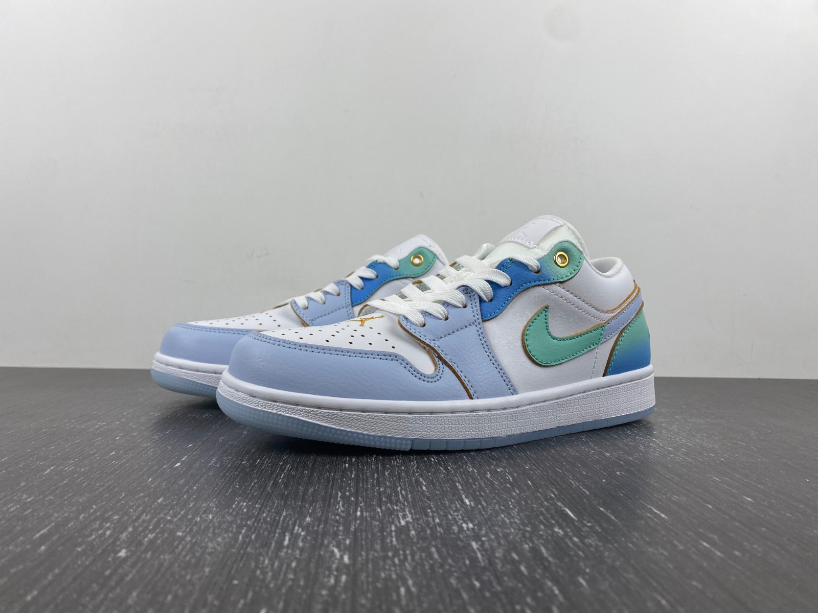 Air Jordan 1 Low SE “Emerald Rise” FN8899-131