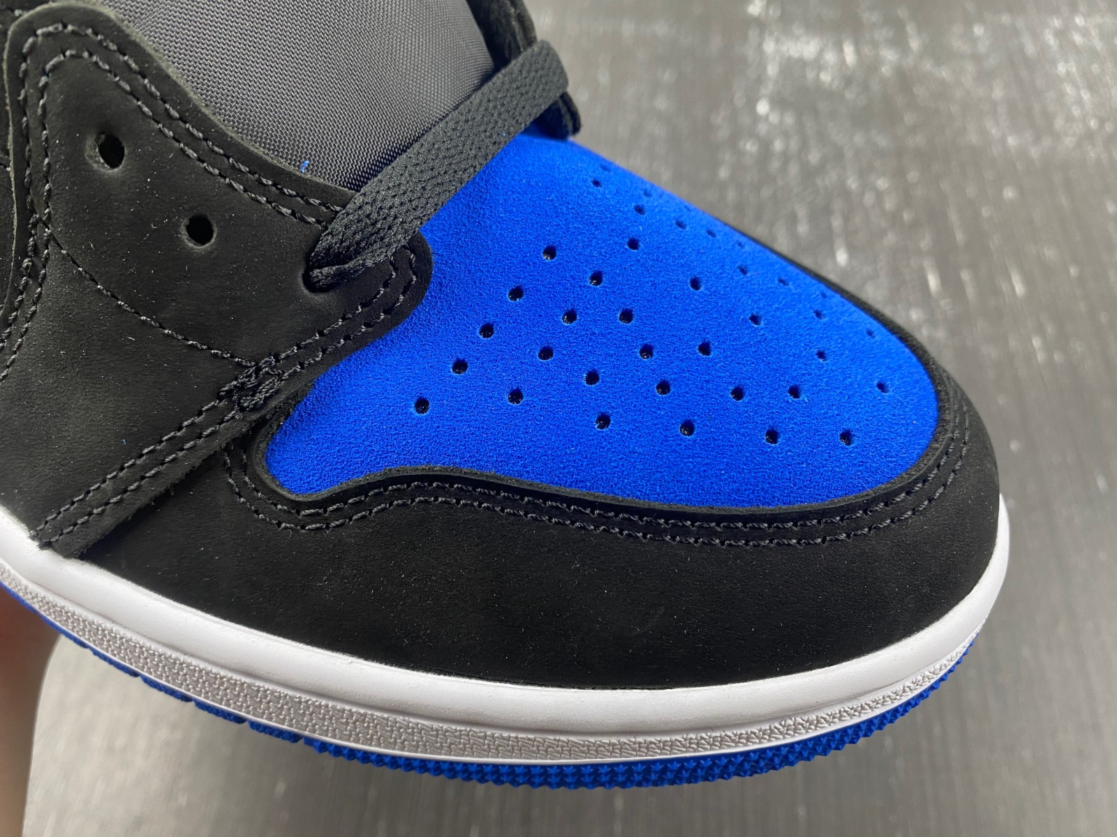 Air Jordan 1 High OG “Royal Suede” DZ5485-042