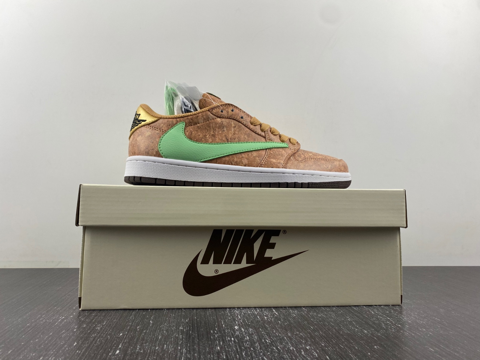 Travis Scott x Air Jordan 1 Low DM7866-922