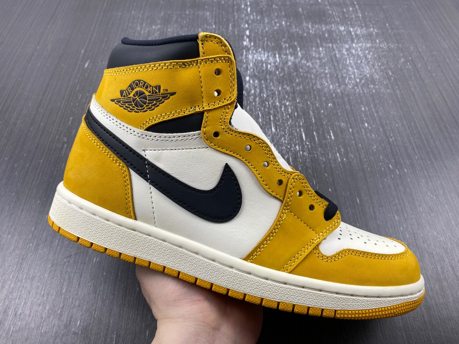 Air Jordan 1 High OG “Yellow Ochre” DZ5485-701