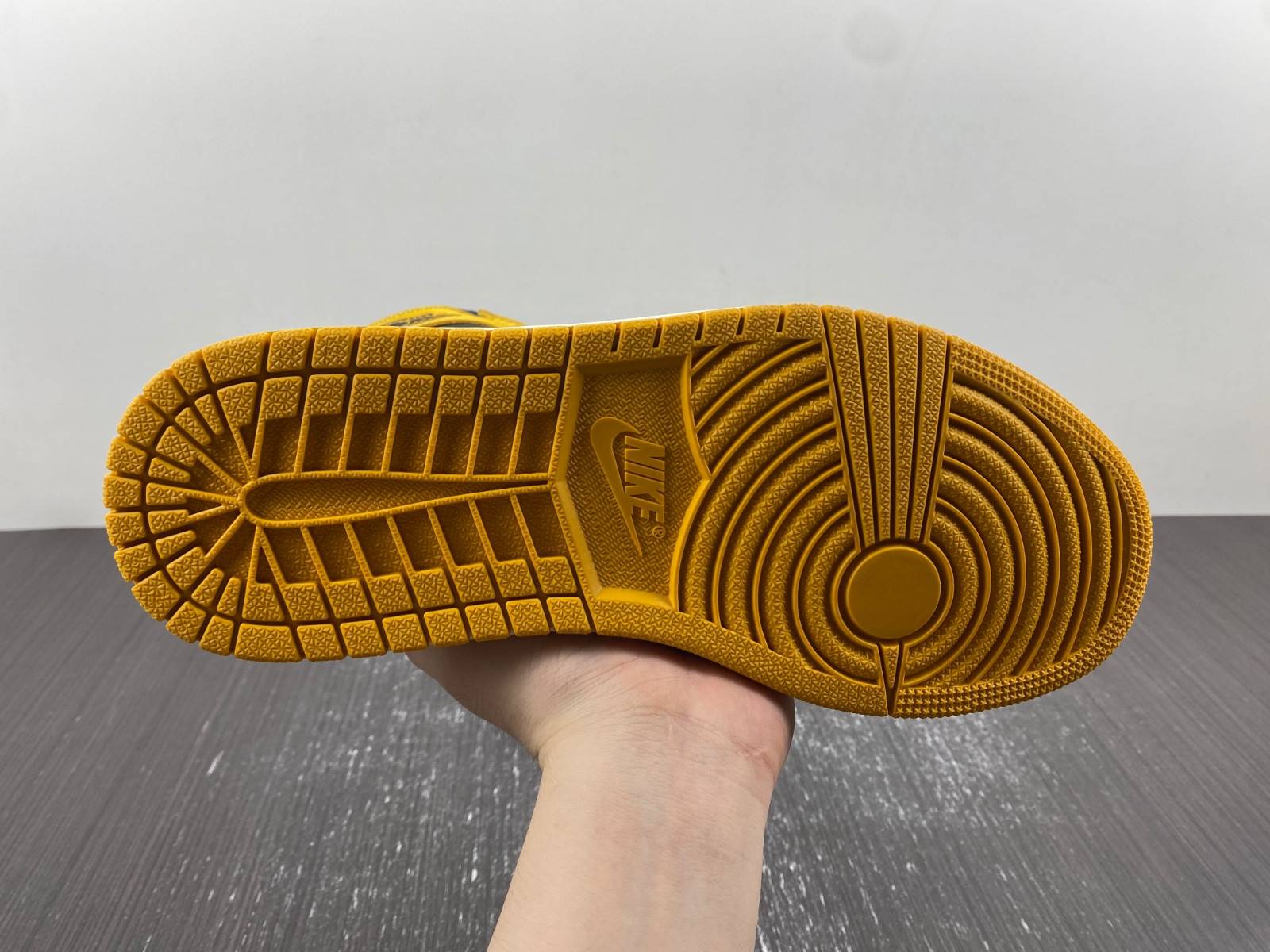 Air Jordan 1 High OG “Yellow Ochre” DZ5485-701