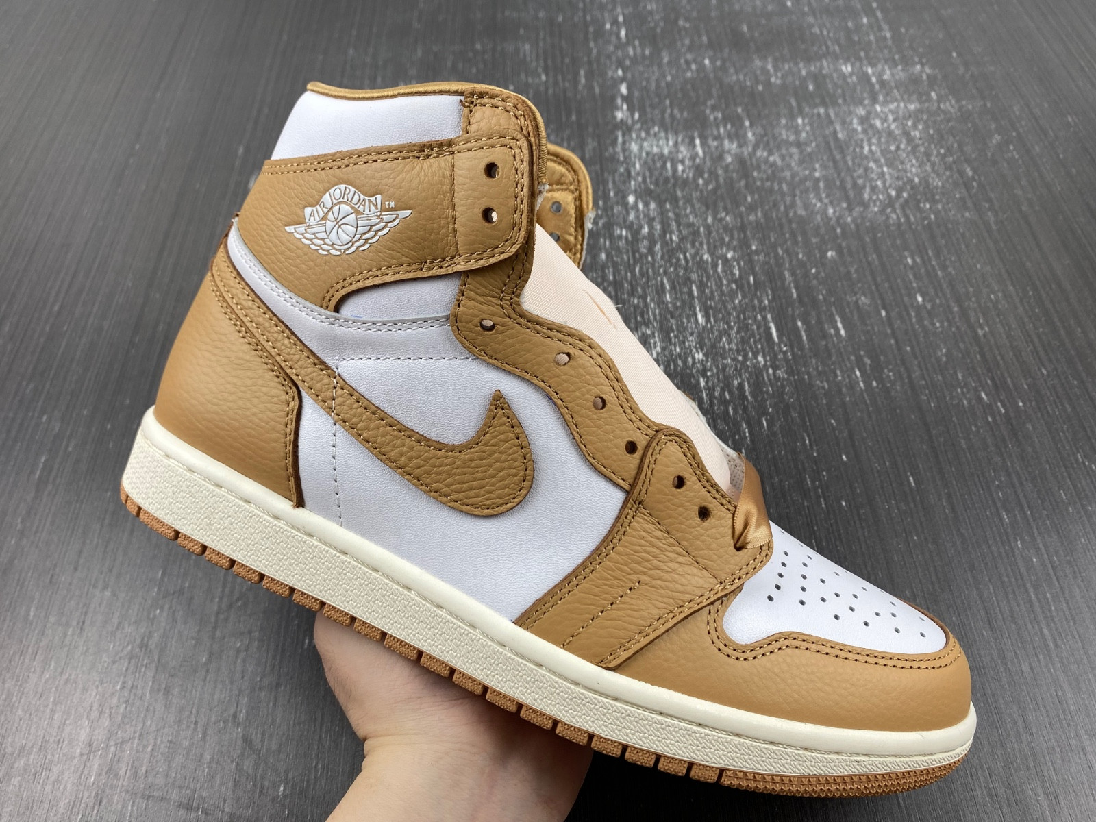 Air Jordan 1 High OG WMNS “Praline” FN6622-201