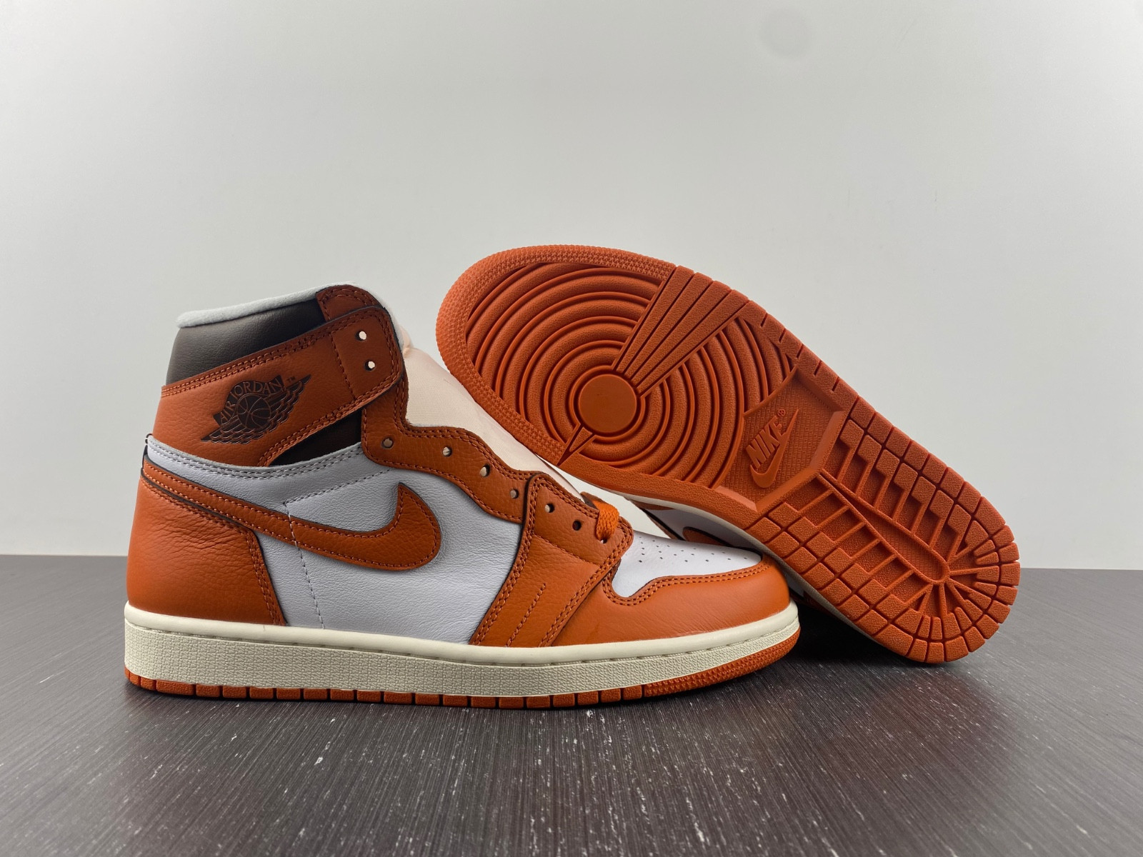 Air Jordan 1 High OG WMNS “Starfish” DO9369-101