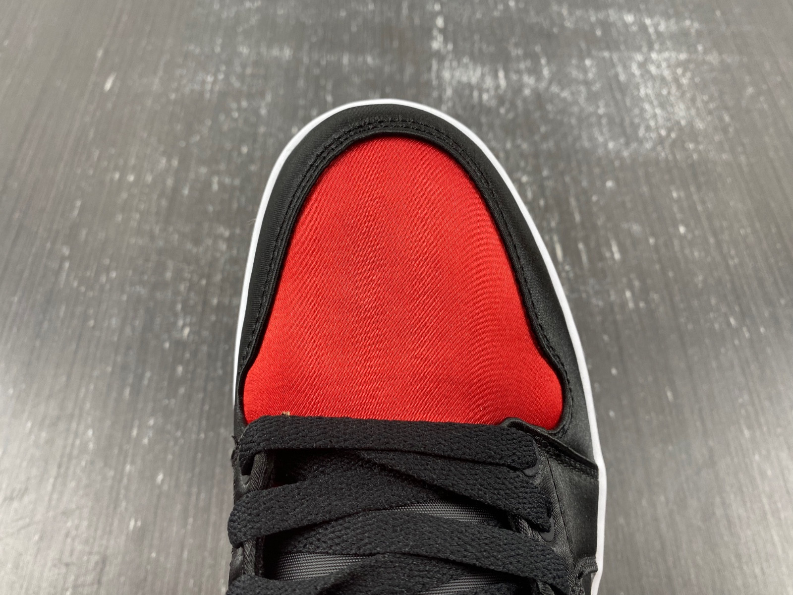 Air Jordan 1 Low OG WMNS “Satin Bred” FD4810-061-01