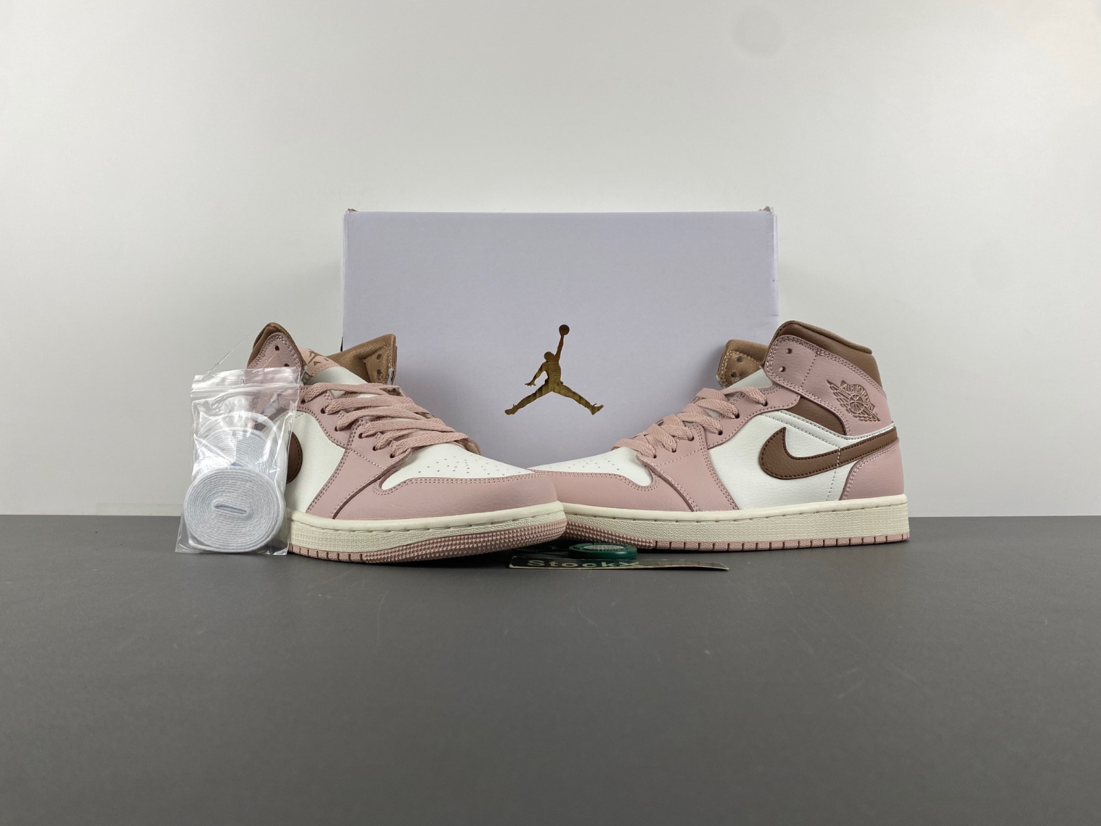 Air Jordan 1 Mid Feasts BQ6472-620