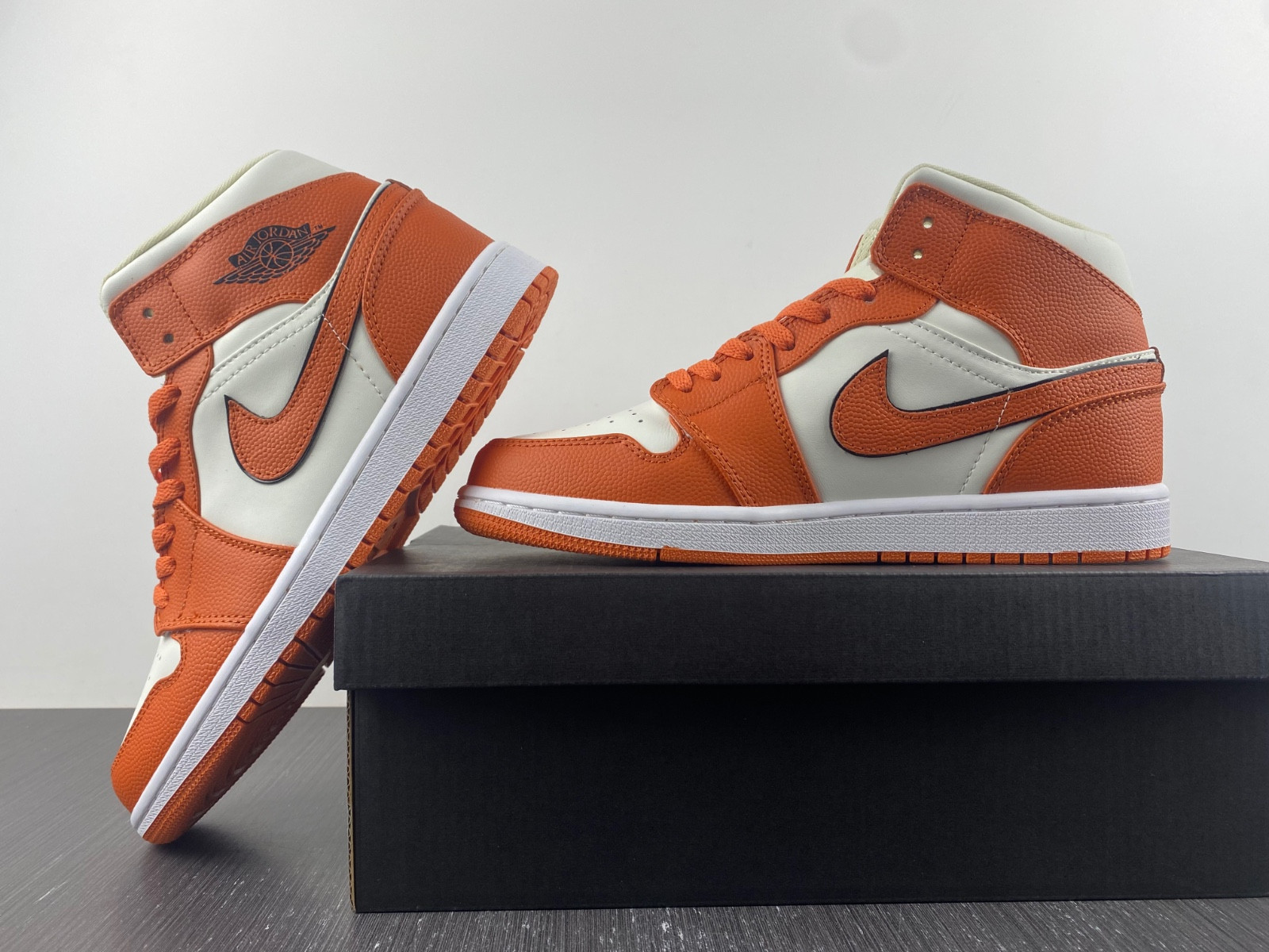 Jordan 1 Mid SE Sport Spice  DV1302-100