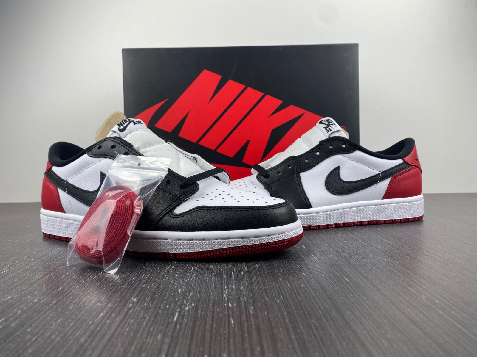 Jordan 1 Low 555088-1251