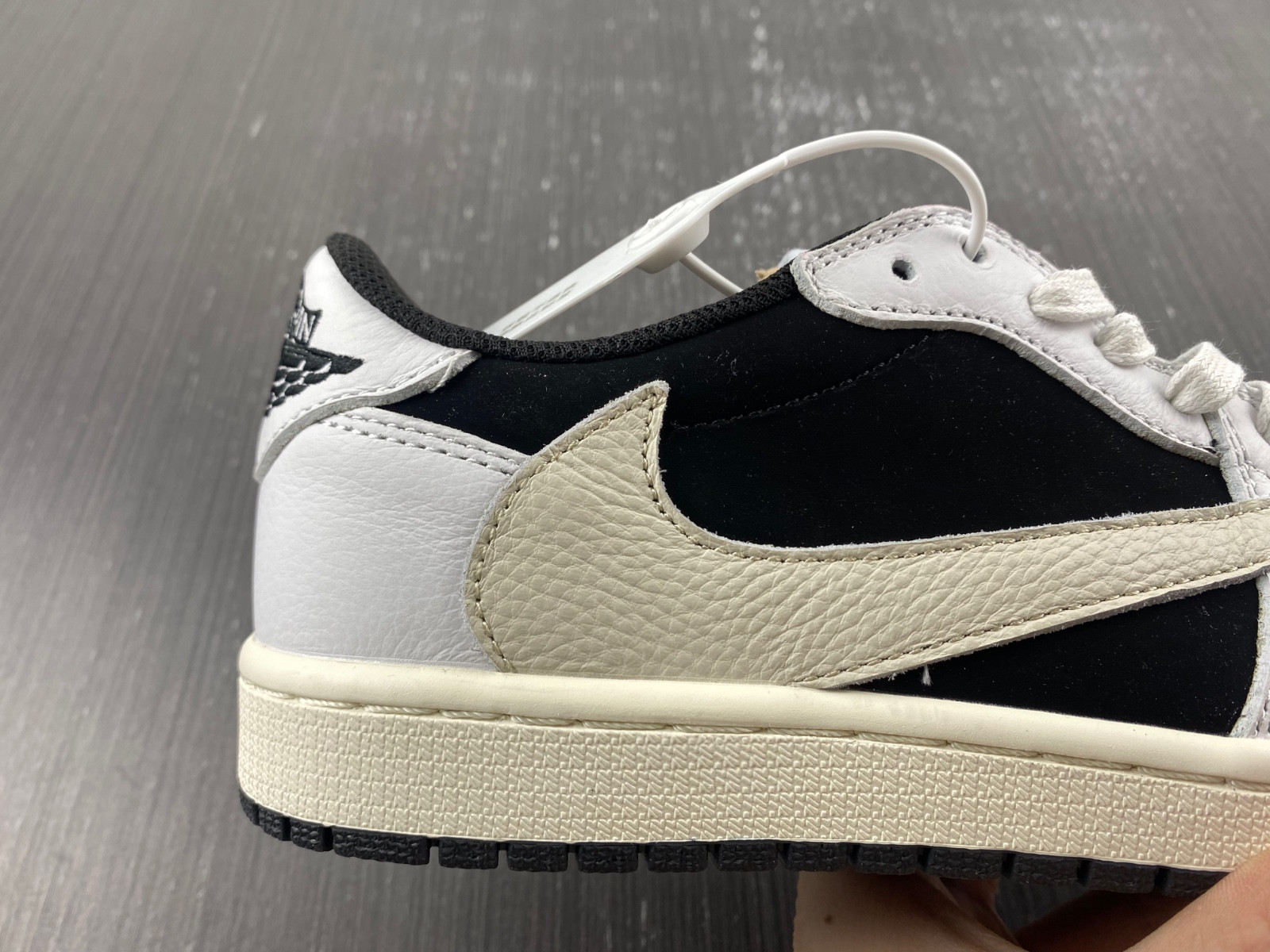 Jordan 1 Low travis scott J11205