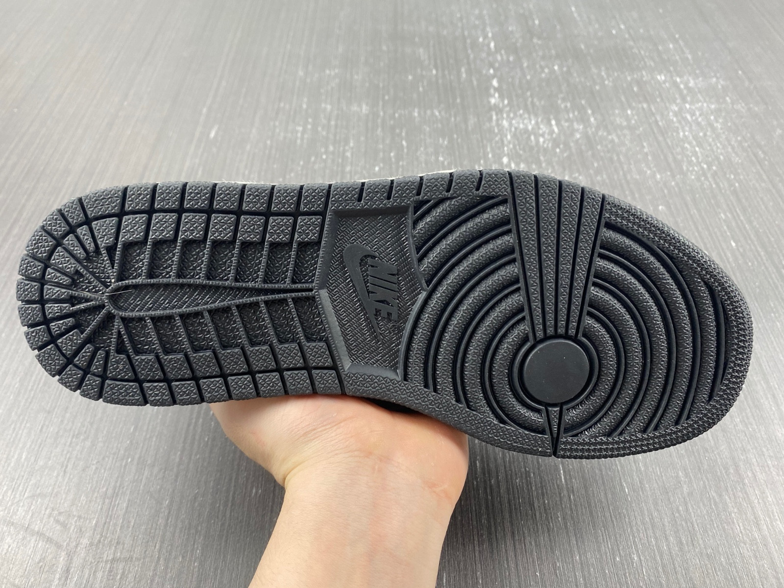 Jordan 1 Low travis scott J11205