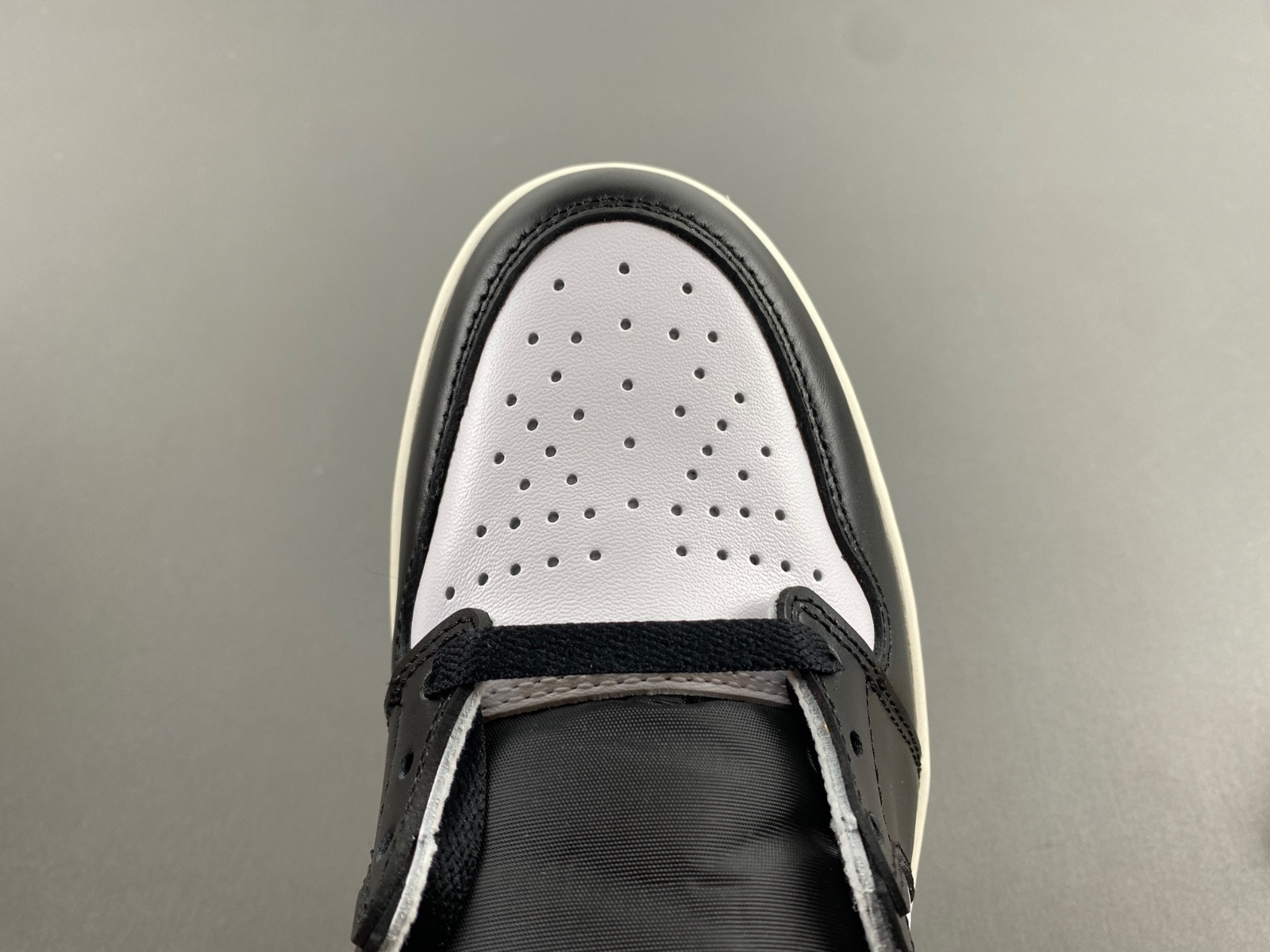 Air Jordan 1 High OG “Black Toe Reimagined” DZ5485-106