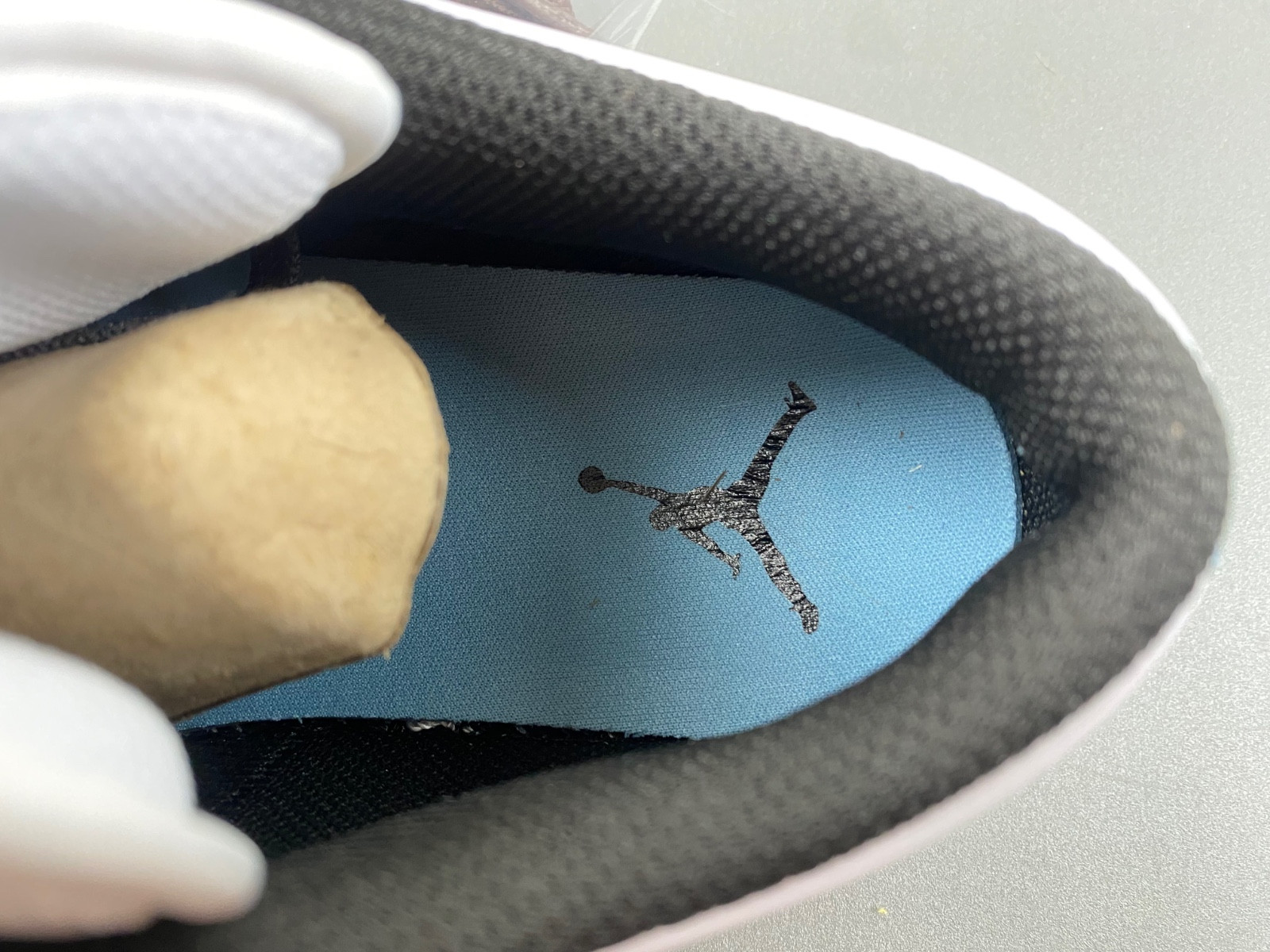 Air Jordan 1 Low FQ8156-142