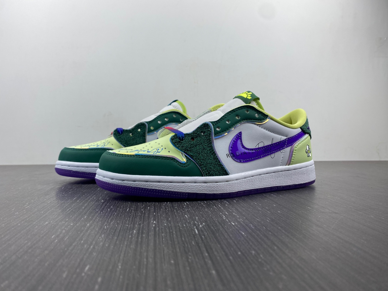 Air Jordan 1 Low OG “Doernbecher”  FD9665-351